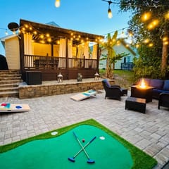 Beach bliss awaits! - Beach, Pools, Tiki-Deck, Arcade, Putting green, Family Fun!